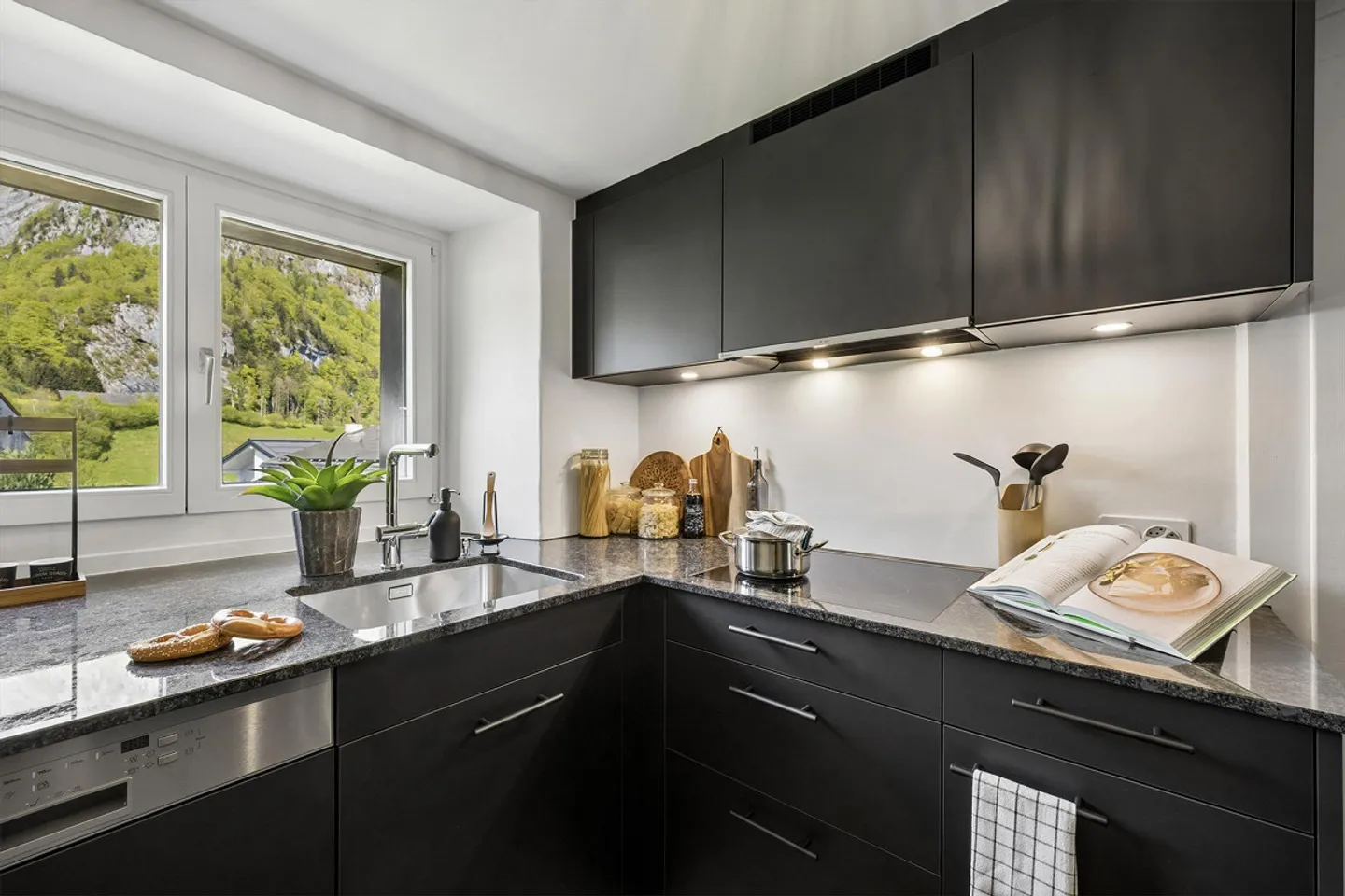 Casa bifamiliare di 4,5 stanze ristrutturata con amore a Riedern - Foto 14 di 30