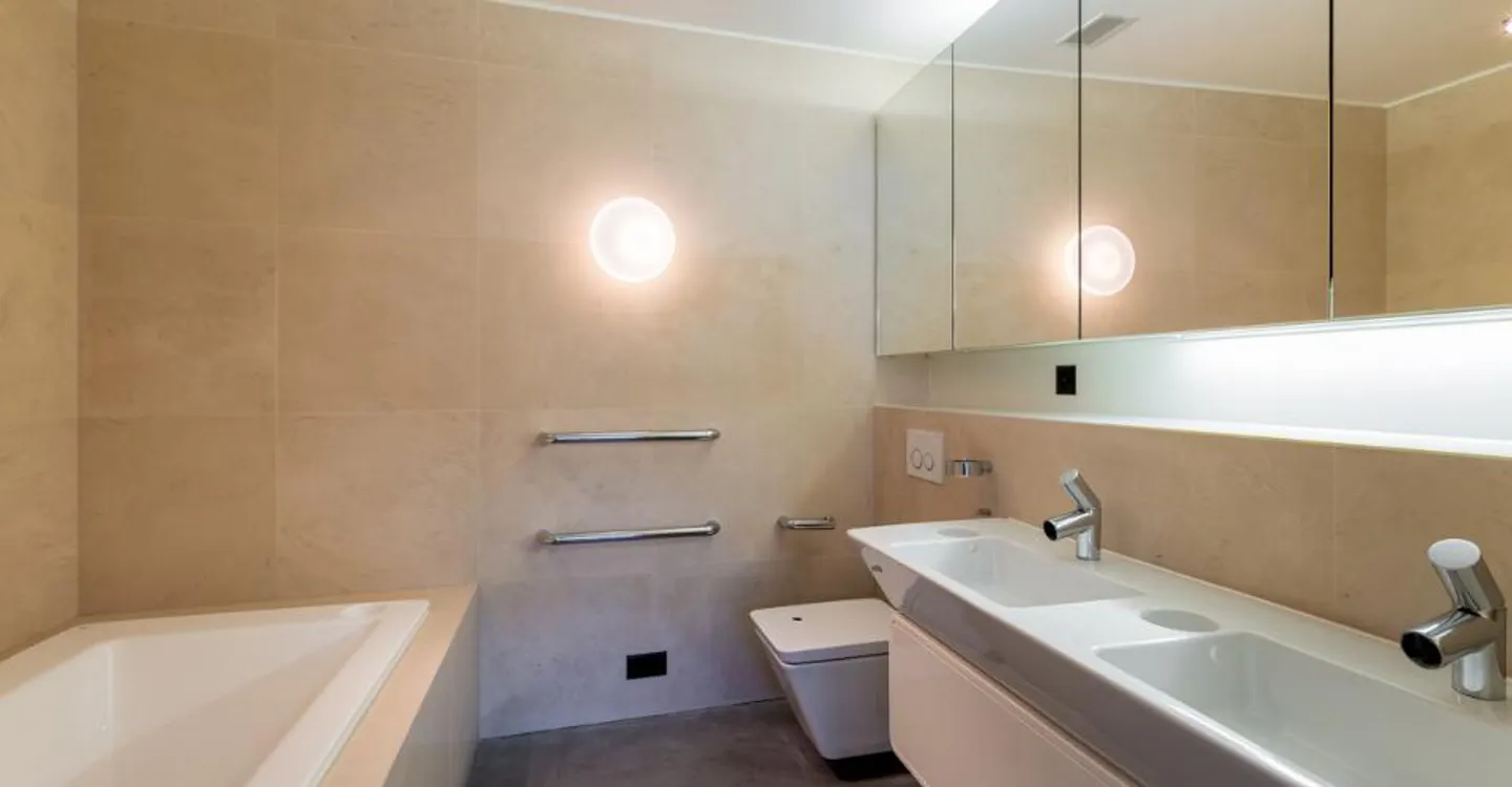 Zurich District 5: Urban 3.5-Room Apartment - Photo 3 of 5