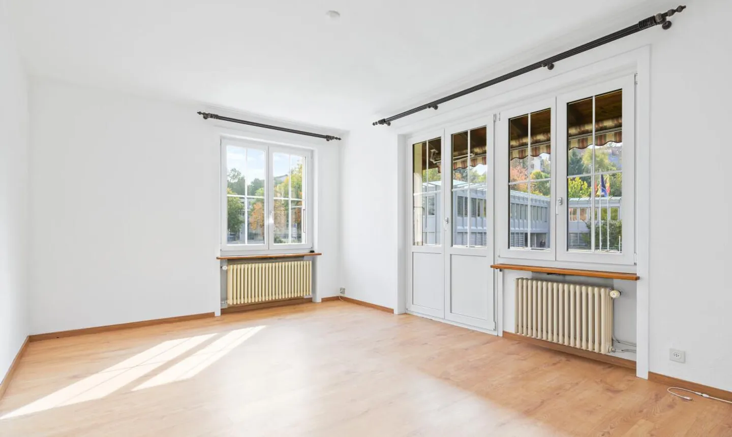 Casa unifamiliare indipendente con potenziale nel centro di Ittigen - Foto 5 di 11