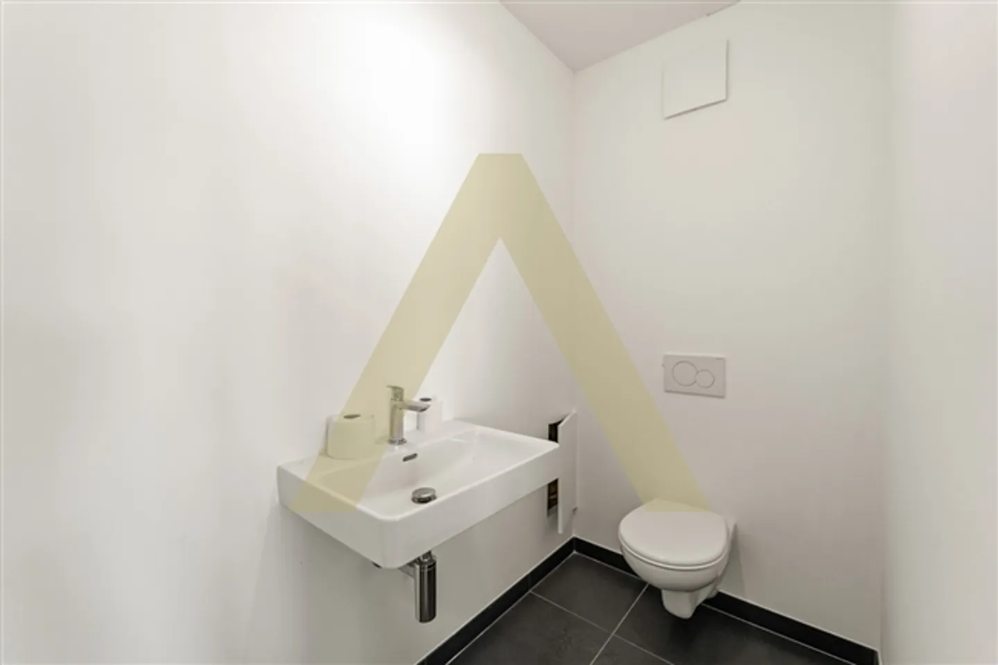 Spazio commerciale affascinante vicino al centro di Montana - Foto 4 di 8