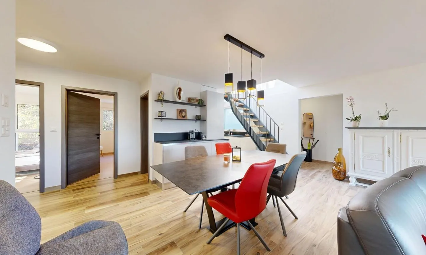 Elegante 4,5 Zimmer, Licht und atemberaubende Aussicht - Foto 2 von 11