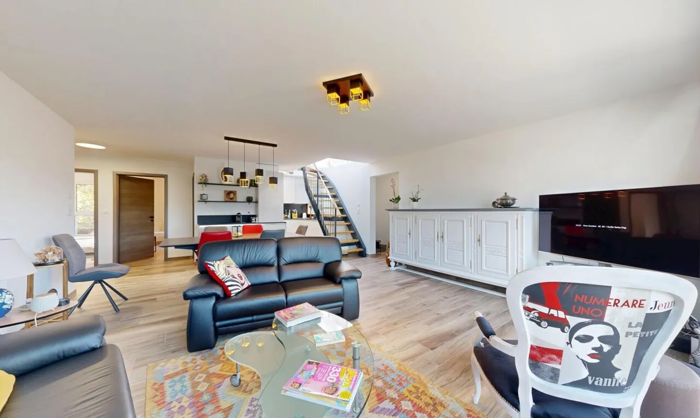 Elegante 4,5 Zimmer, Licht und atemberaubende Aussicht - Foto 3 von 11