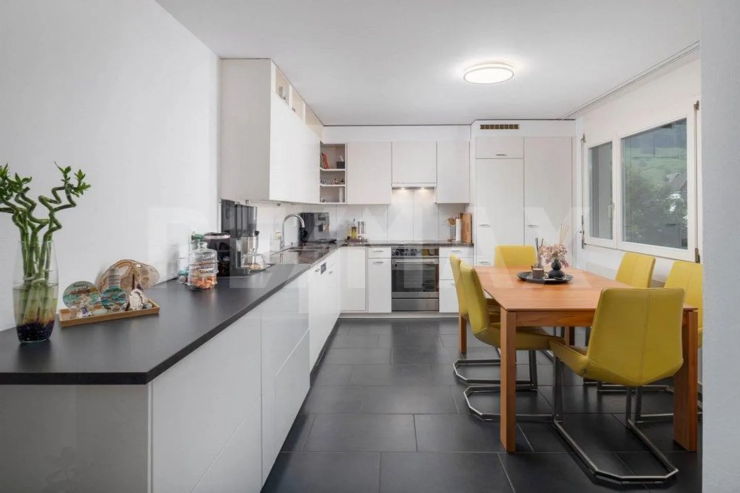 Geräumige Wohnung mit grossem Balkon - Foto 8 von 13