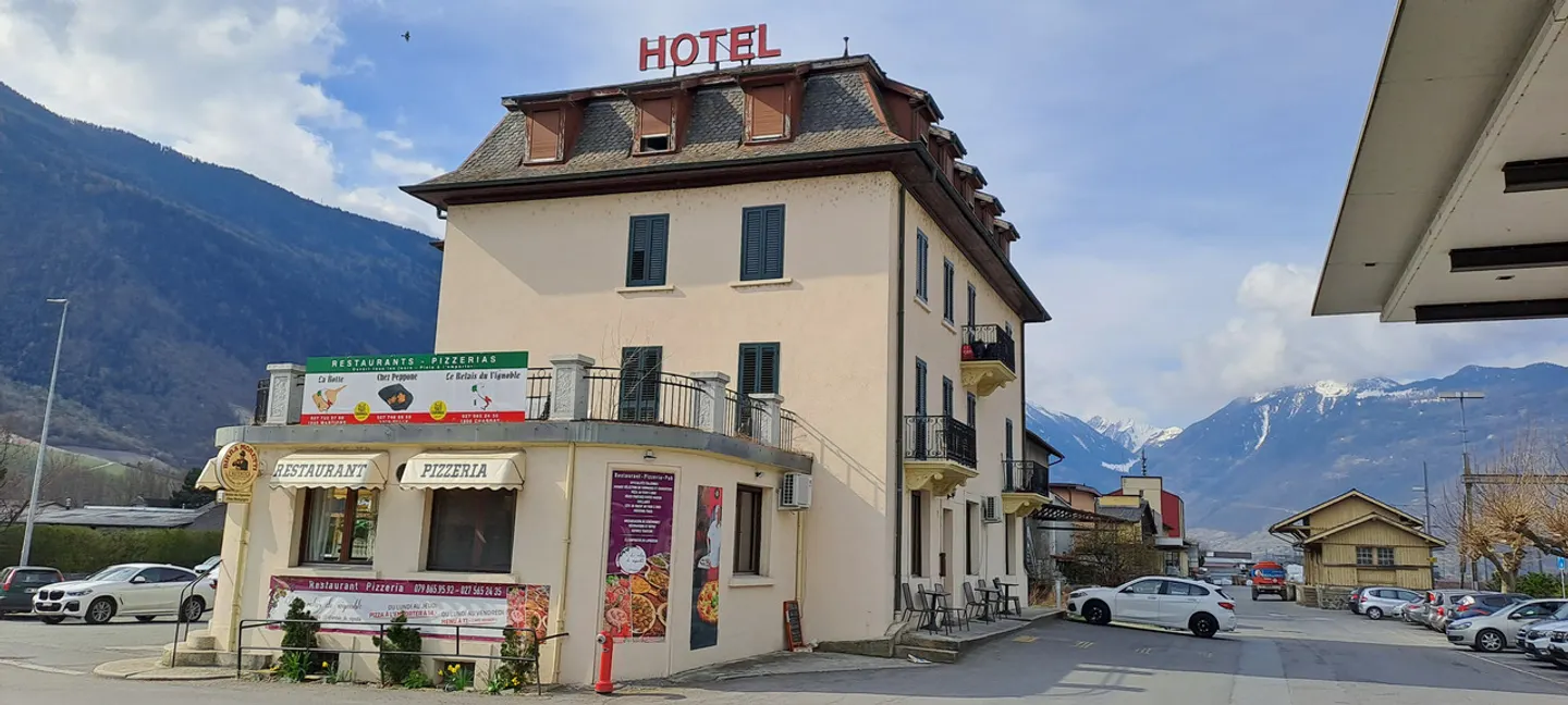 Café & Restaurant in Martigny - Photo 3 of 14