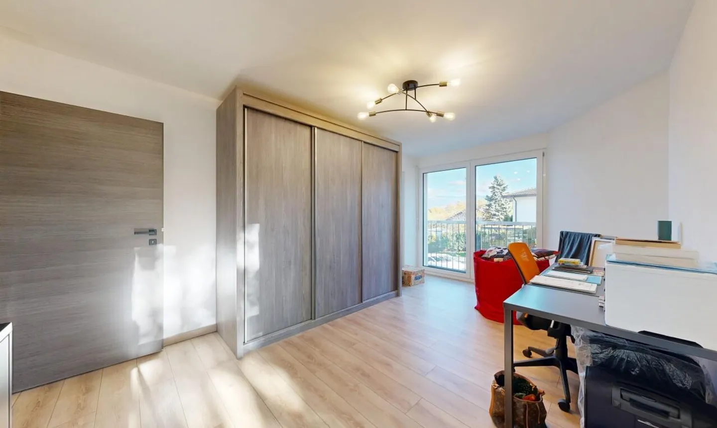 Elegante 4,5 Zimmer, Licht und atemberaubende Aussicht - Foto 9 von 11