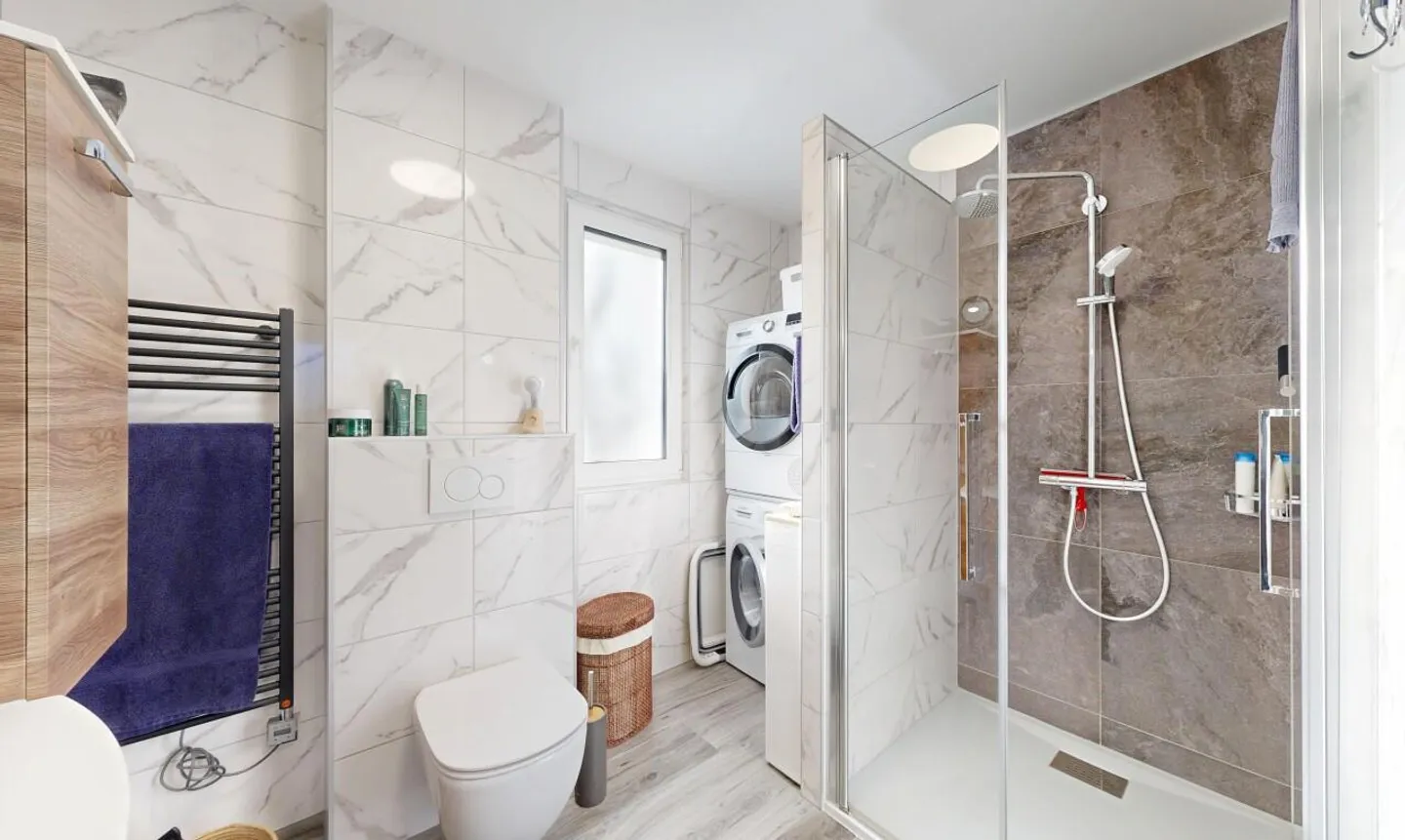 Elegante 4,5 Zimmer, Licht und atemberaubende Aussicht - Foto 10 von 11