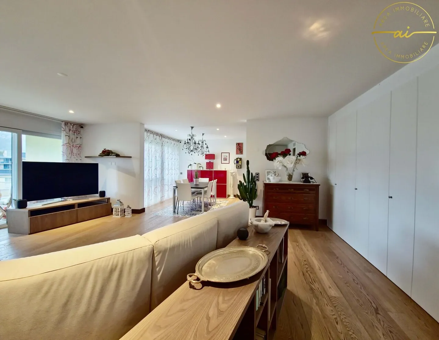 ELEGANTE 5.5-ZIMMER-WOHNUNG MIT EXKLUSIVEN DIENSTLEISTUNGEN - Foto 1 von 13