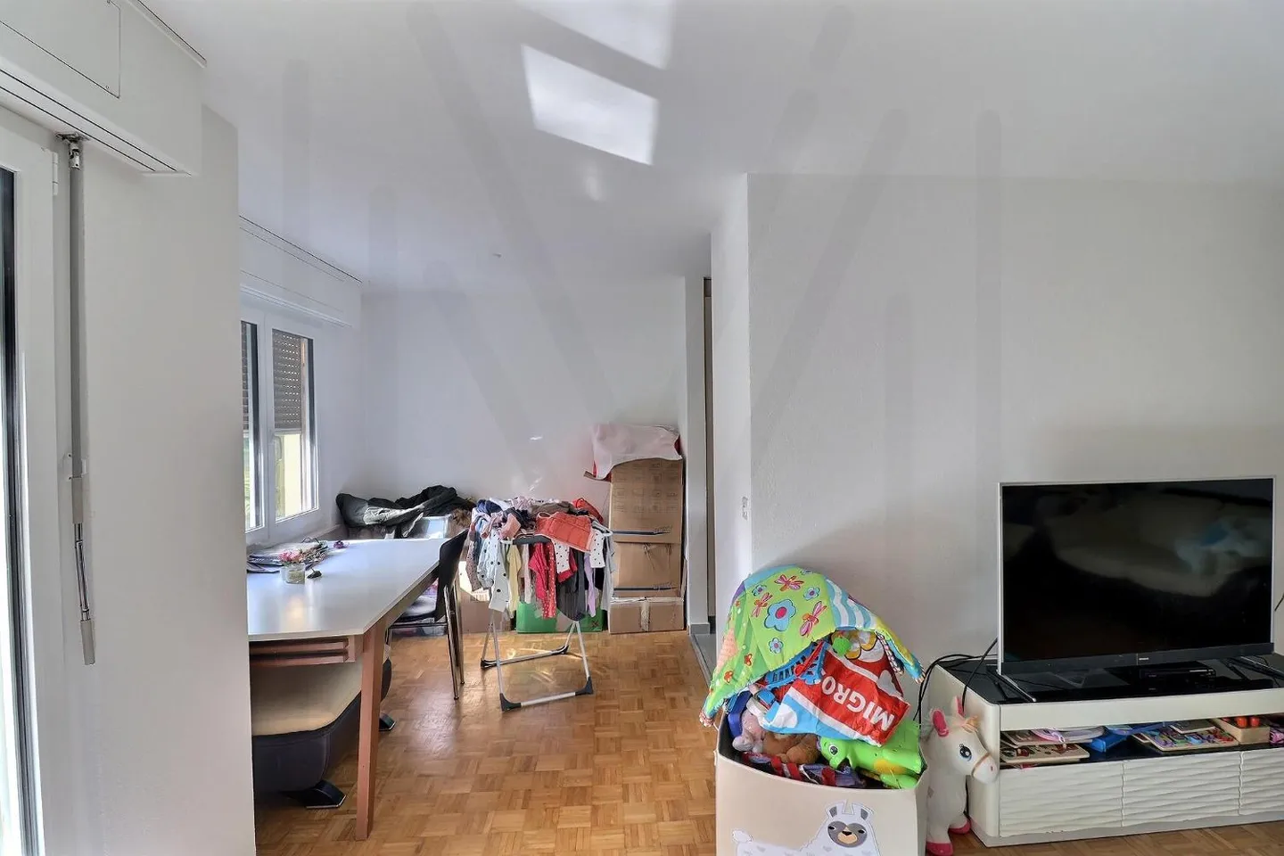 Bright 3.5-room apartment in the heart of the village? Ideal location between Bulle - Photo 5 of 10