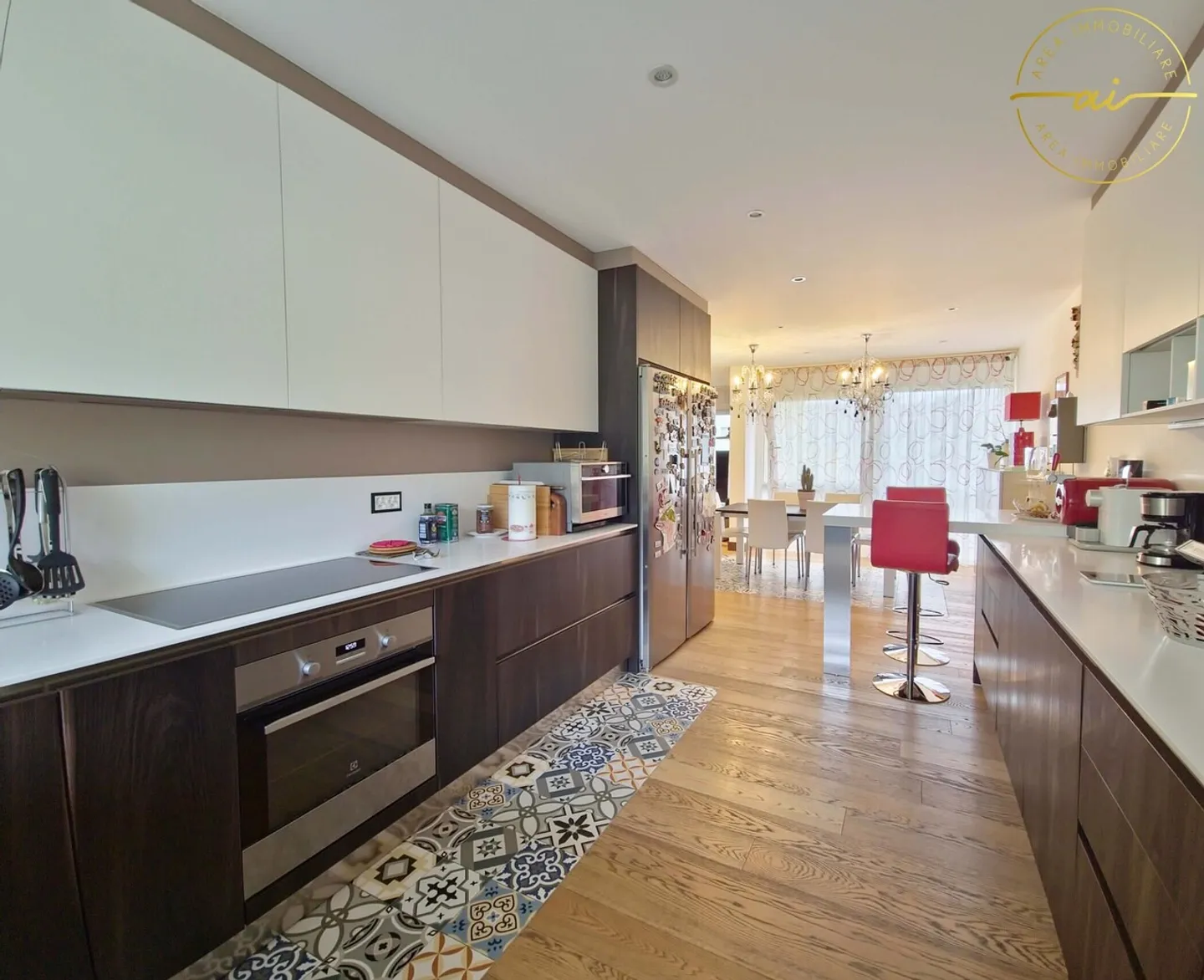 ELEGANTE 5.5-ZIMMER-WOHNUNG MIT EXKLUSIVEN DIENSTLEISTUNGEN - Foto 6 von 13