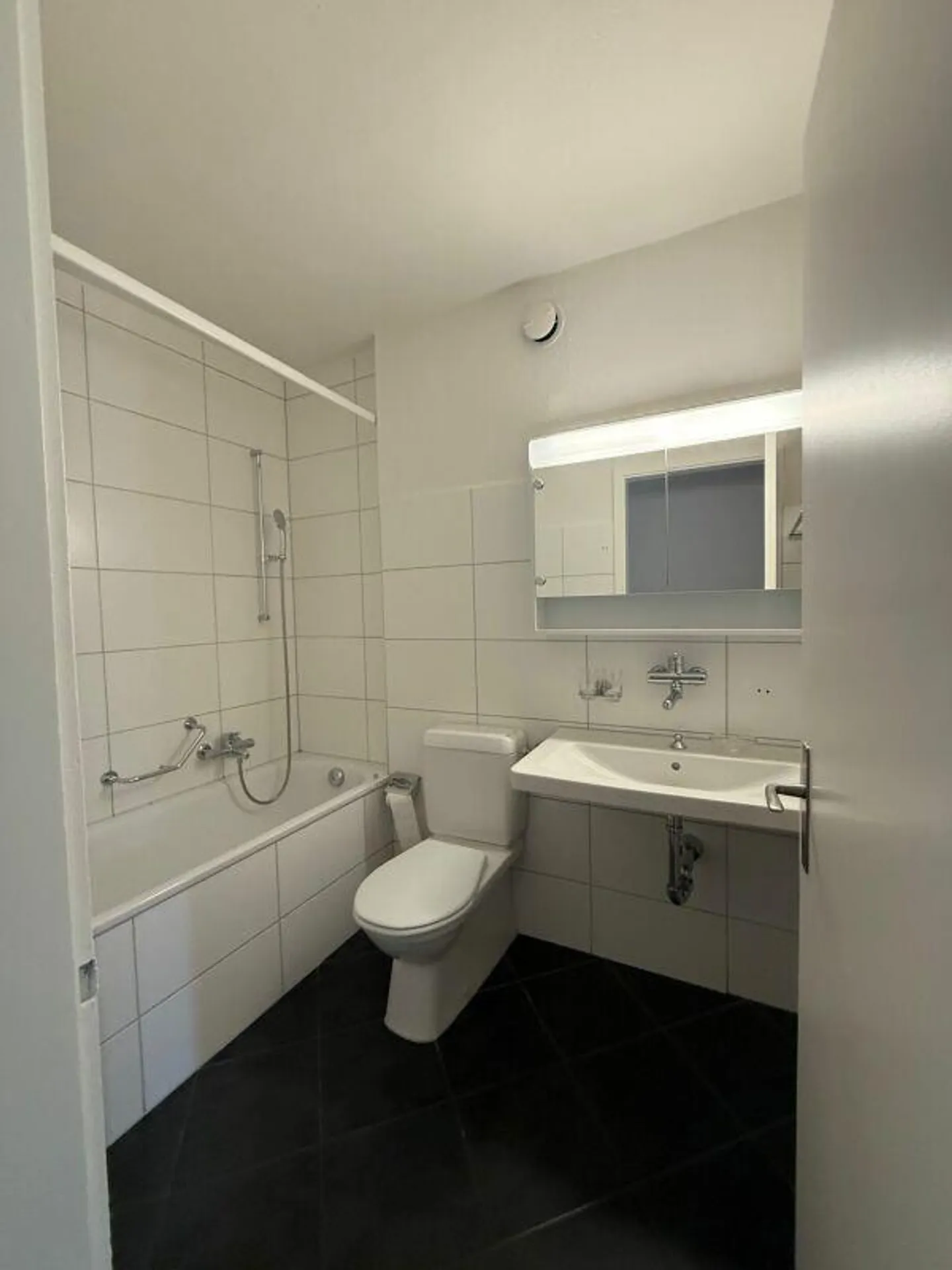 Living close to the city - Your new 2.5-room apartment! - Photo 6 of 9