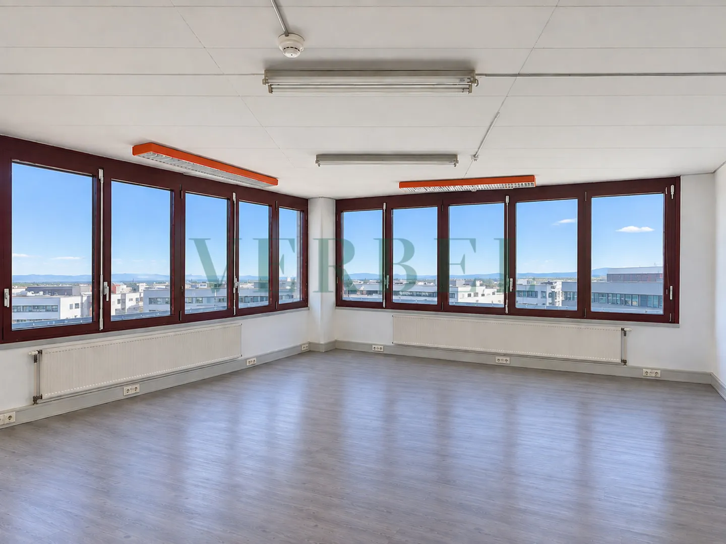 Duplex Commercial Space in Nyon - Photo 3 of 4