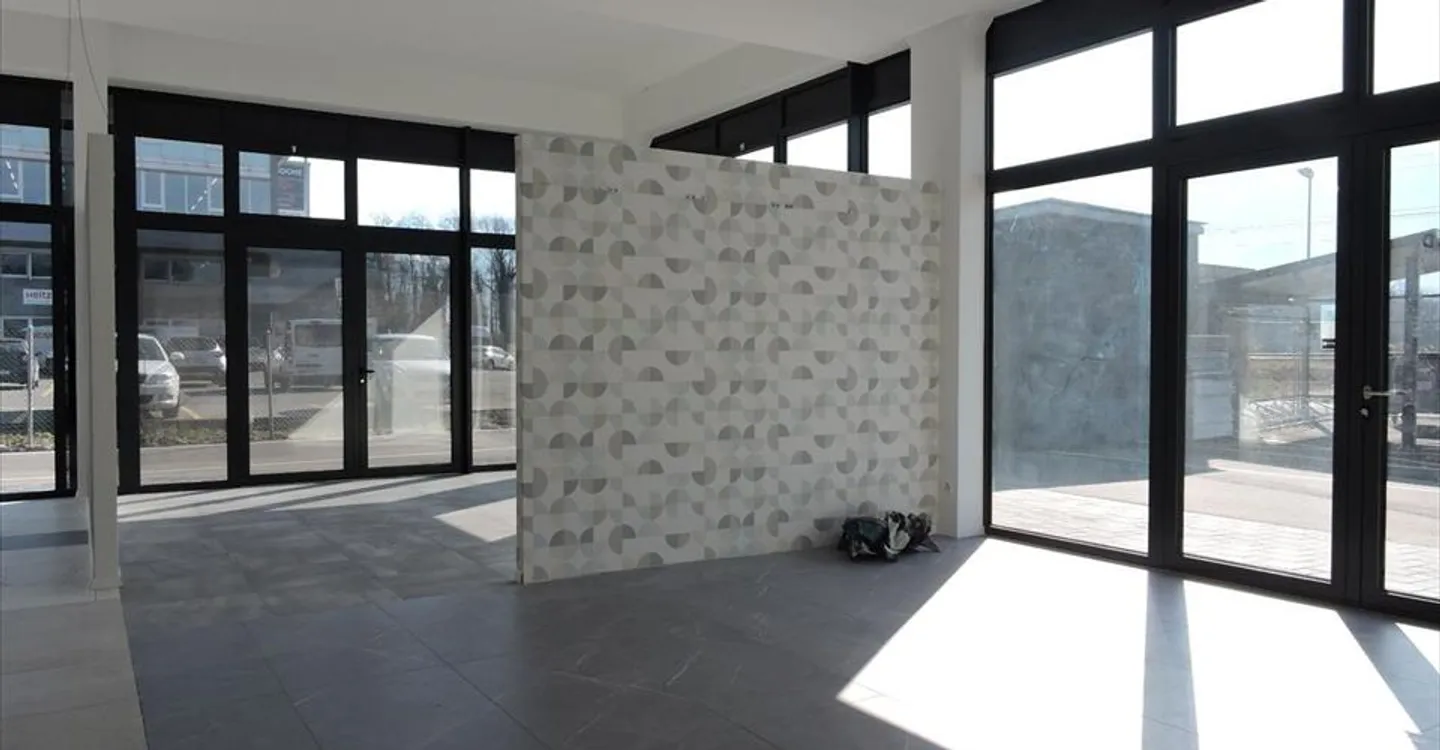 Immeuble mixte à louer - Photo 2 sur 4