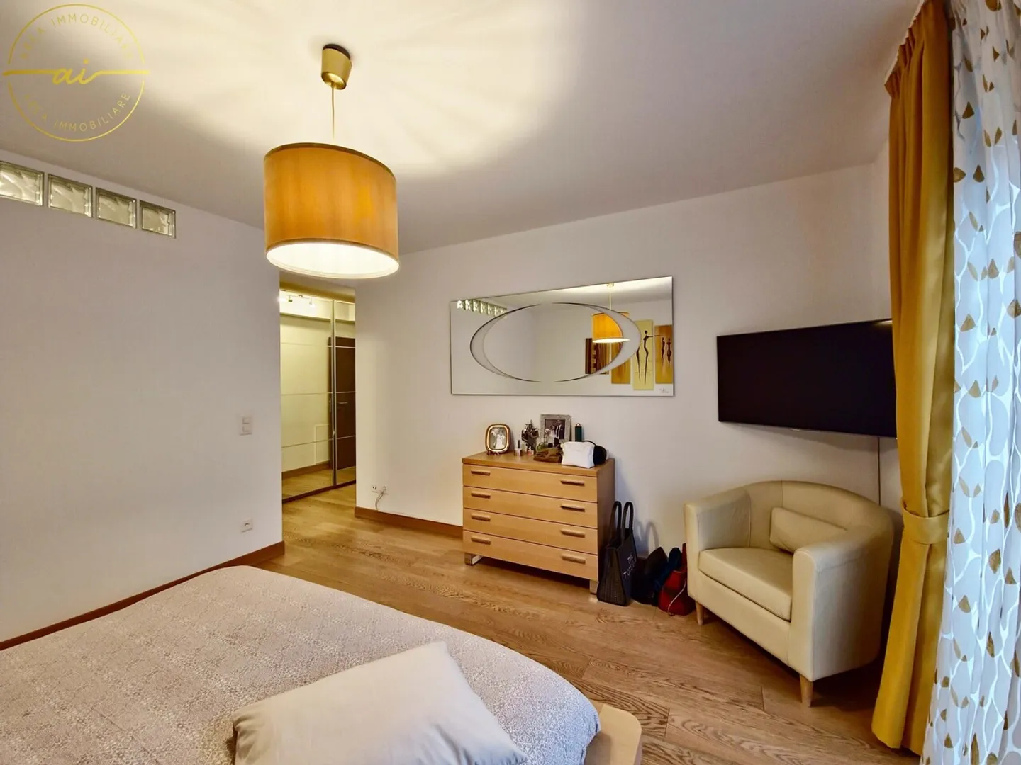 ELEGANTE 5.5-ZIMMER-WOHNUNG MIT EXKLUSIVEN DIENSTLEISTUNGEN - Foto 11 von 13