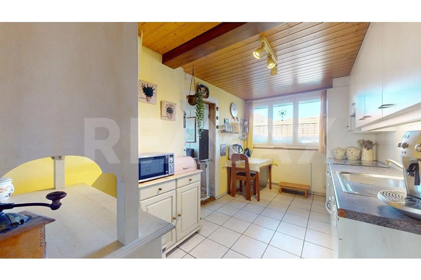 Unica casa bifamiliare con charme, comfort e bel giardino, parzialmente ristrutturata - Foto 4 di 13