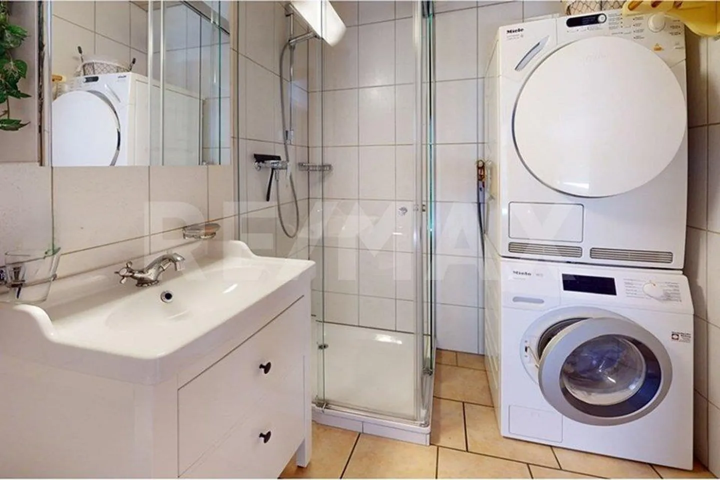 Unica casa bifamiliare con charme, comfort e bel giardino, parzialmente ristrutturata - Foto 7 di 13
