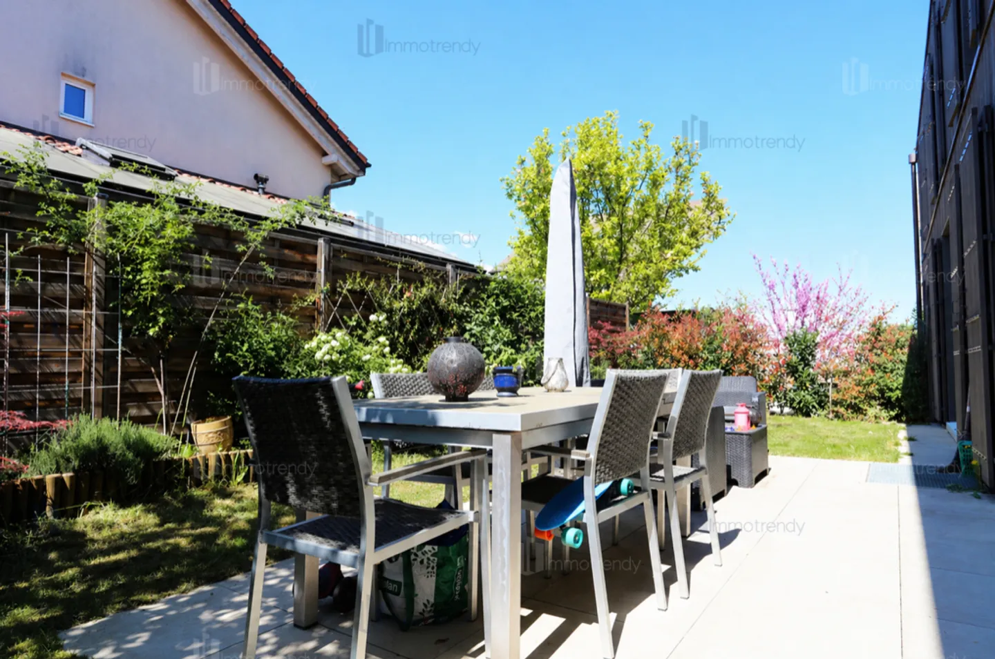 Charming Villa with Private Garden - Photo 2 of 8