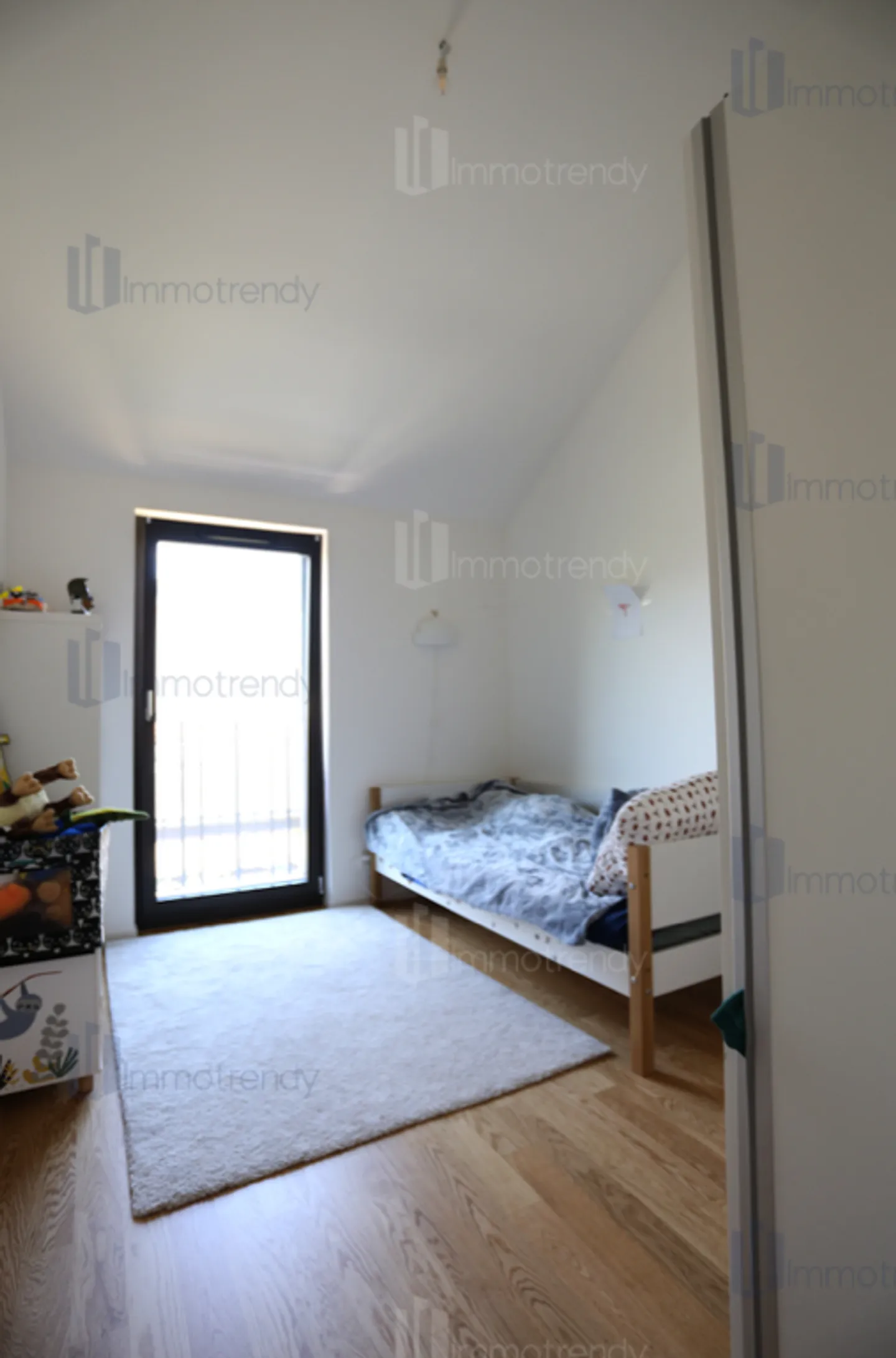 Charming Villa with Private Garden - Photo 6 of 8