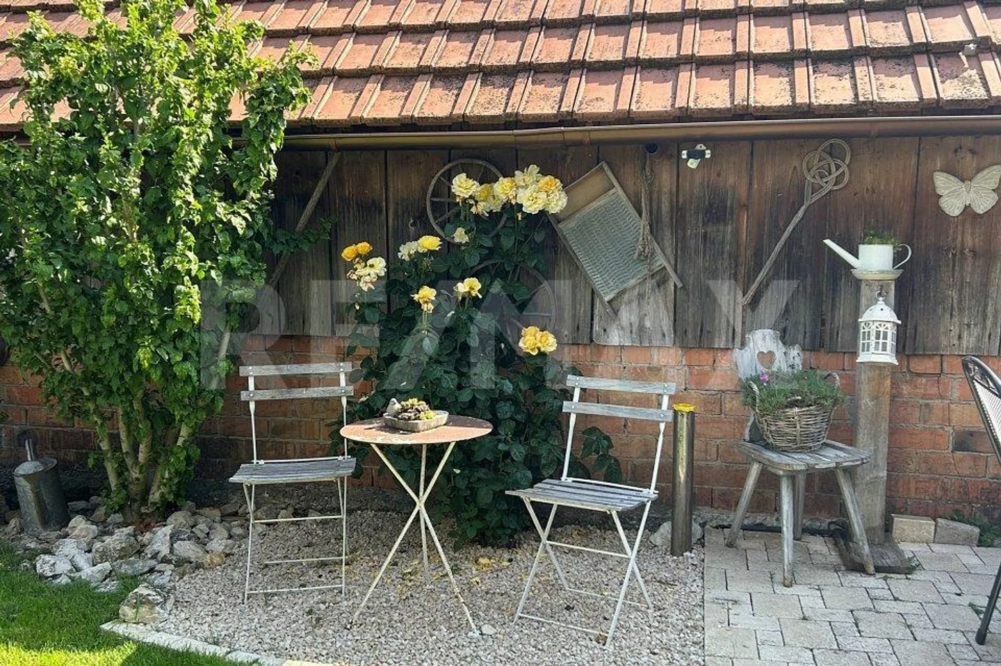 Unica casa bifamiliare con charme, comfort e bel giardino, parzialmente ristrutturata - Foto 10 di 13