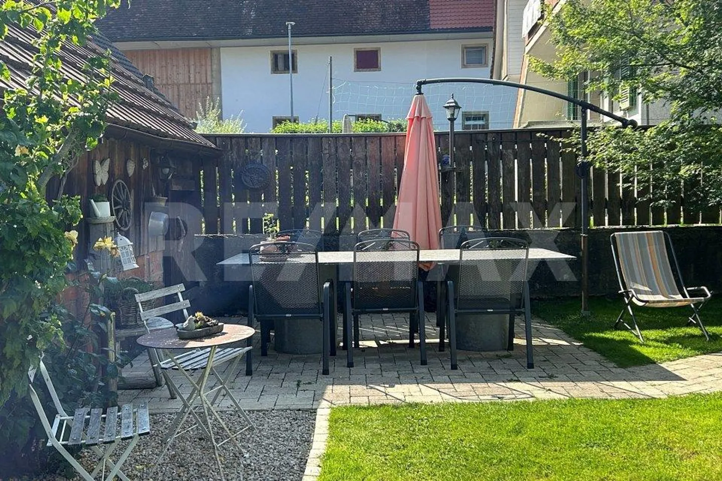 Unica casa bifamiliare con charme, comfort e bel giardino, parzialmente ristrutturata - Foto 9 di 13