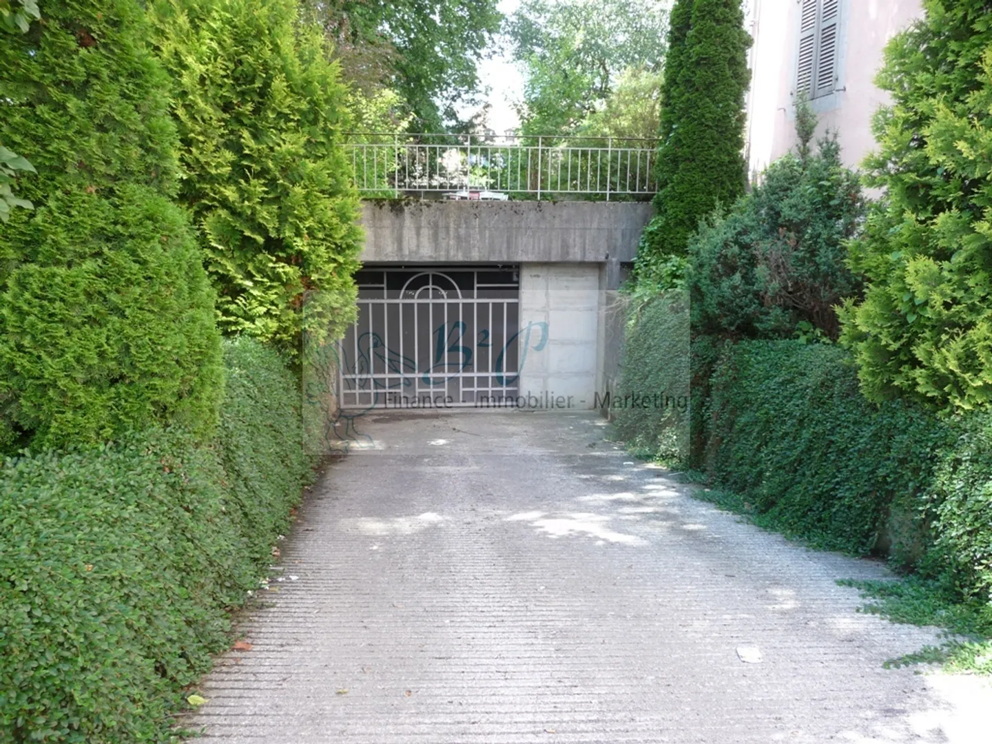 Place de parc à La Chaux-de-Fonds - Photo 2 sur 3