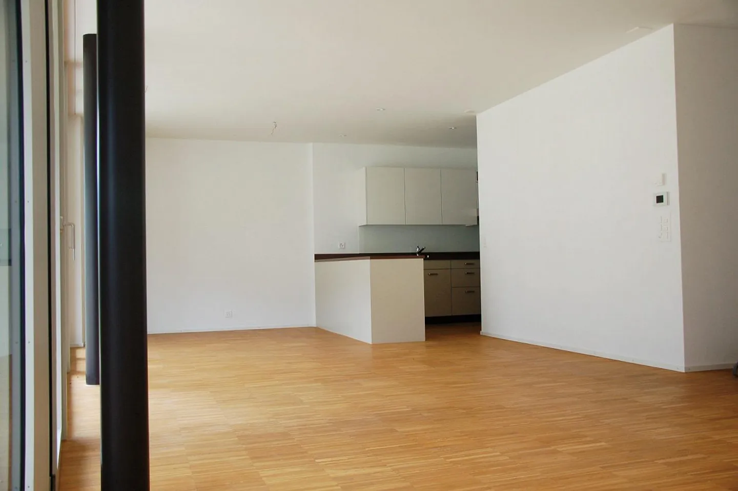 Appartement moderne avec un agencement généreux - Photo 3 sur 8