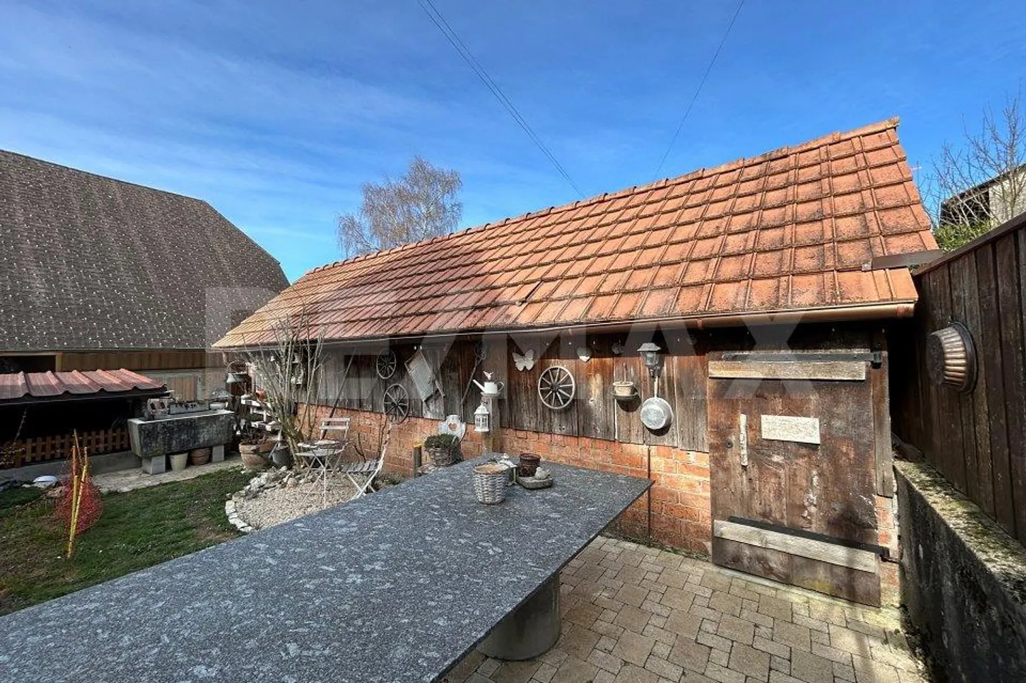 Unica casa bifamiliare con charme, comfort e bel giardino, parzialmente ristrutturata - Foto 13 di 13