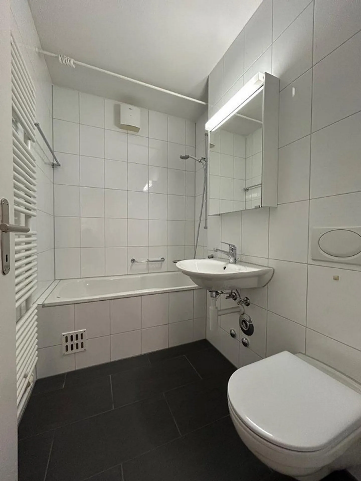 Appartement moderne de 3,5 pièces à louer - Photo 2 sur 8