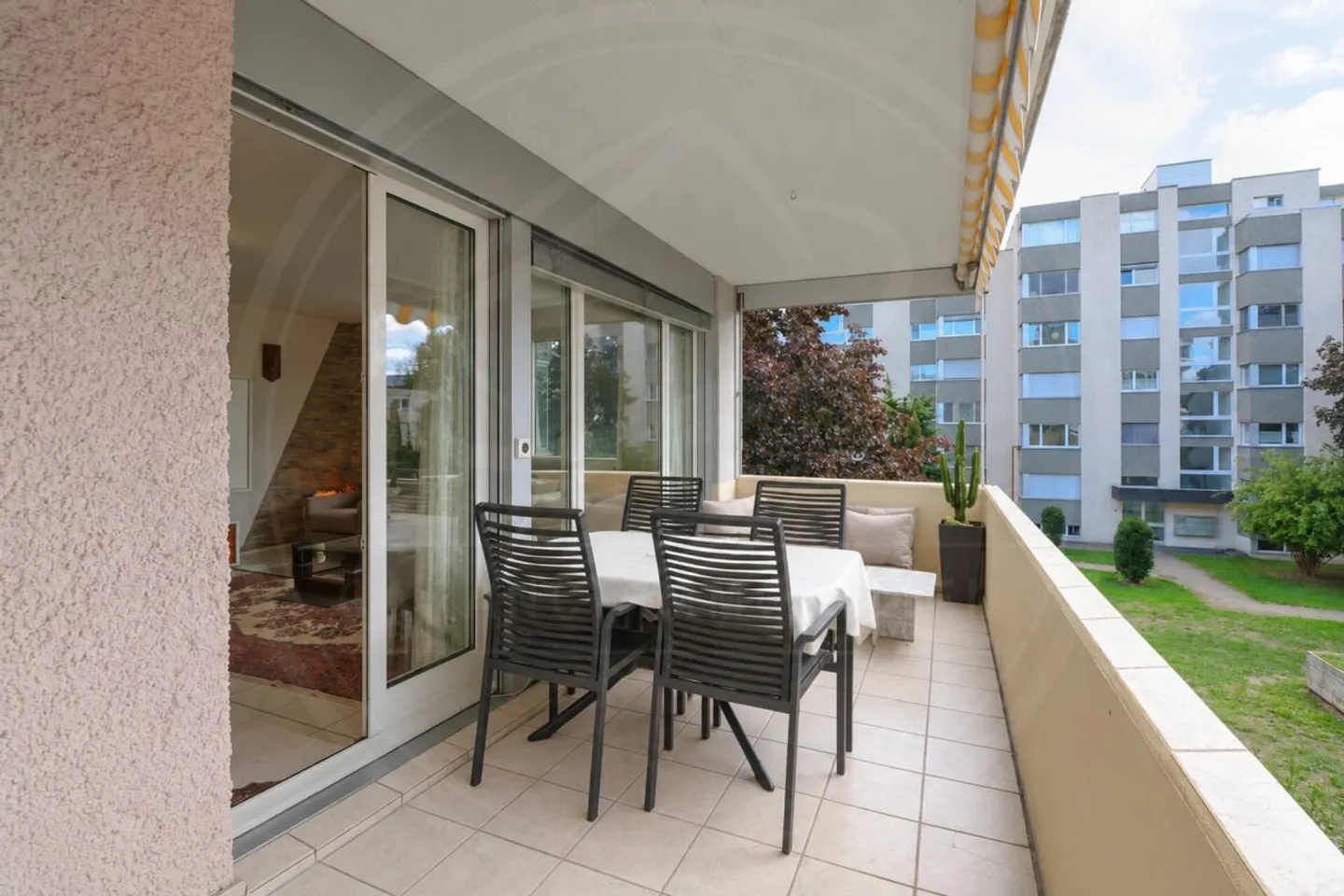 Appartement rénové de 4 pièces dans un quartier résidentiel adapté aux familles - Photo 10 sur 13