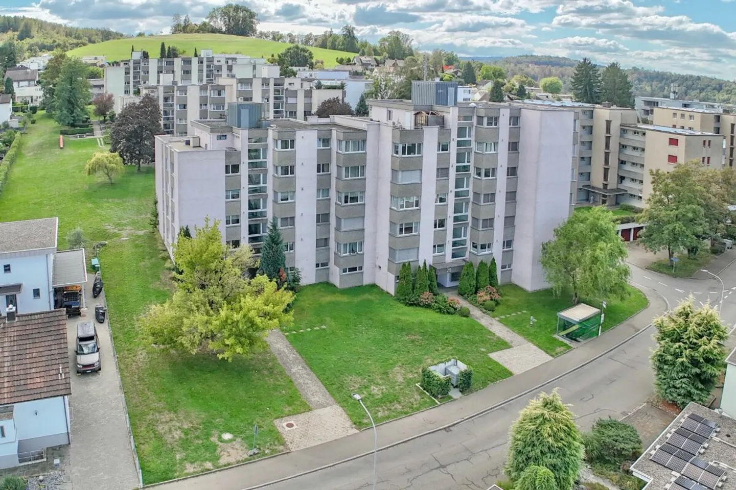 Appartement rénové de 4 pièces dans un quartier résidentiel adapté aux familles - Photo 13 sur 13