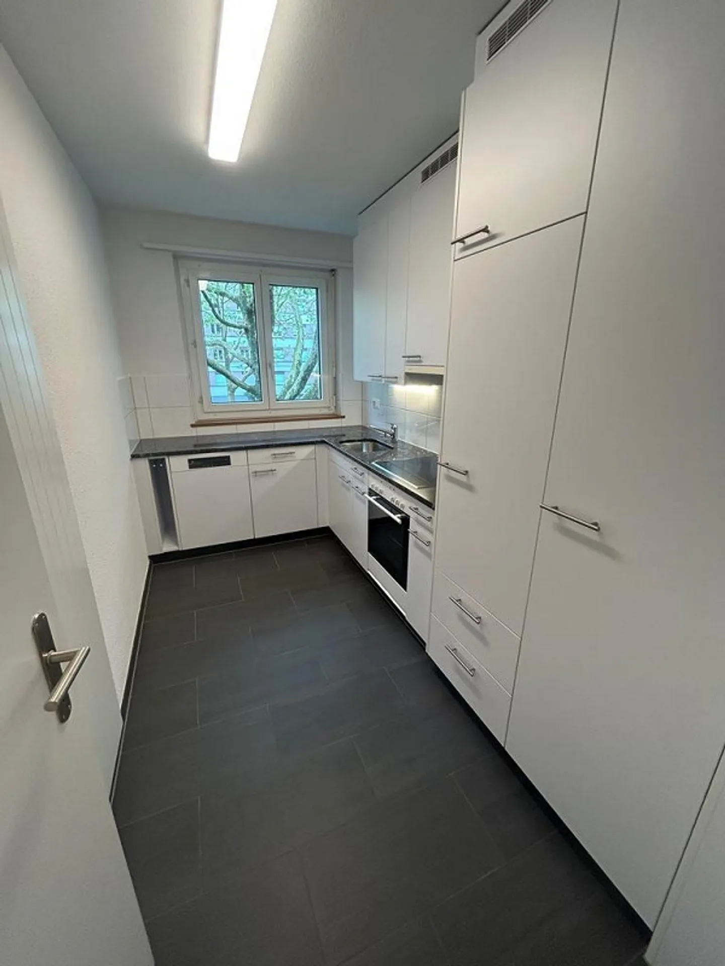 Appartement moderne de 3,5 pièces à louer - Photo 1 sur 8