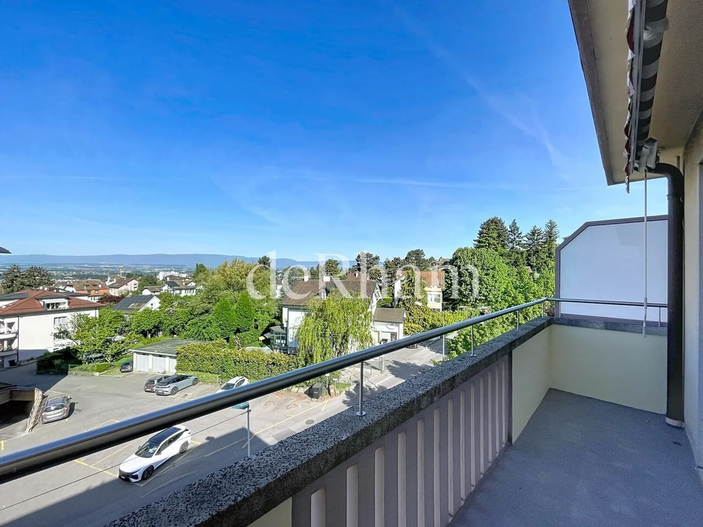 Charmante, renovierte 3.5-Zimmer-Wohnung mit schöner freier Aussicht! - Foto 4 von 7