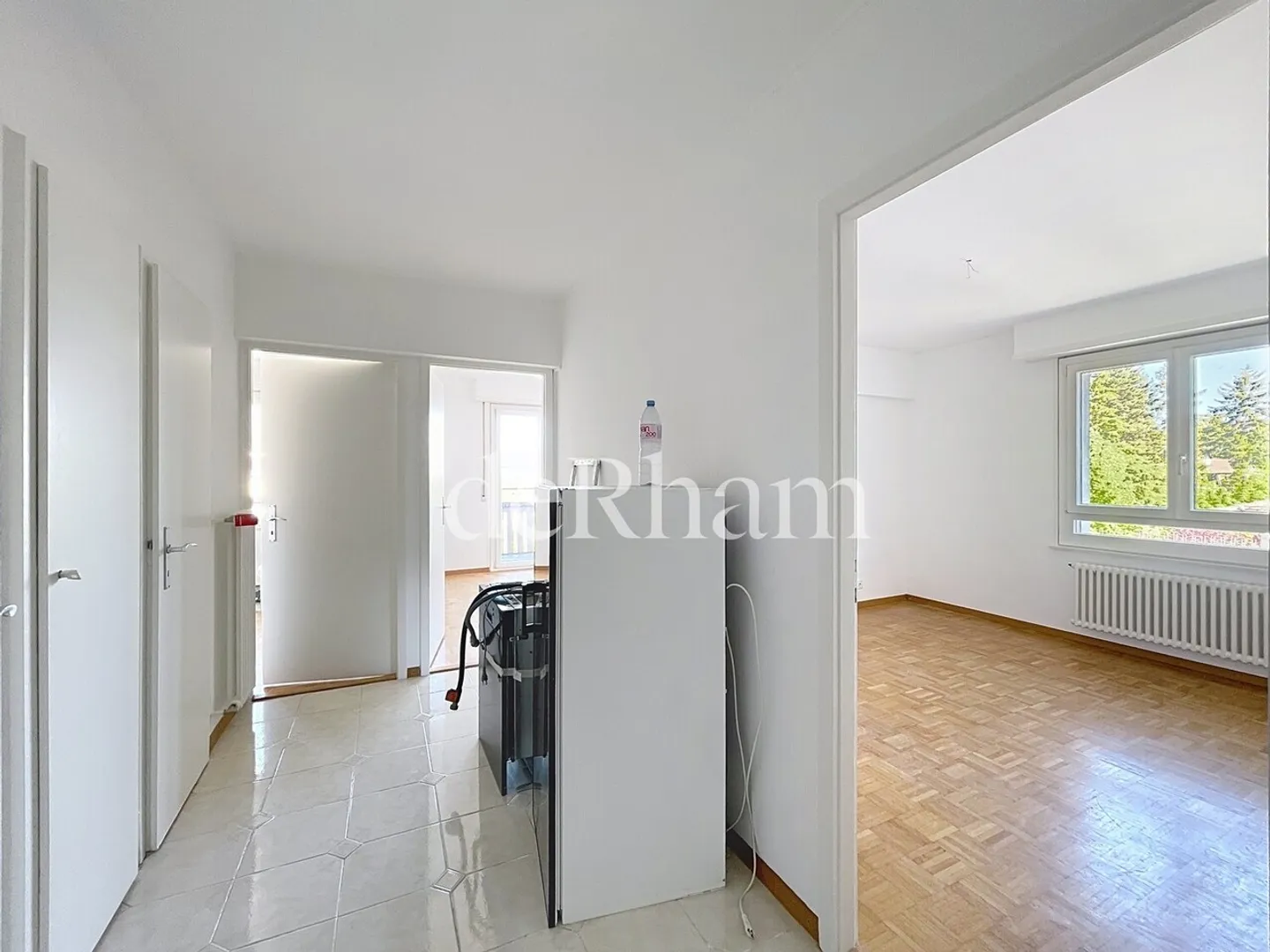 Charmante, renovierte 3.5-Zimmer-Wohnung mit schöner freier Aussicht! - Foto 6 von 7