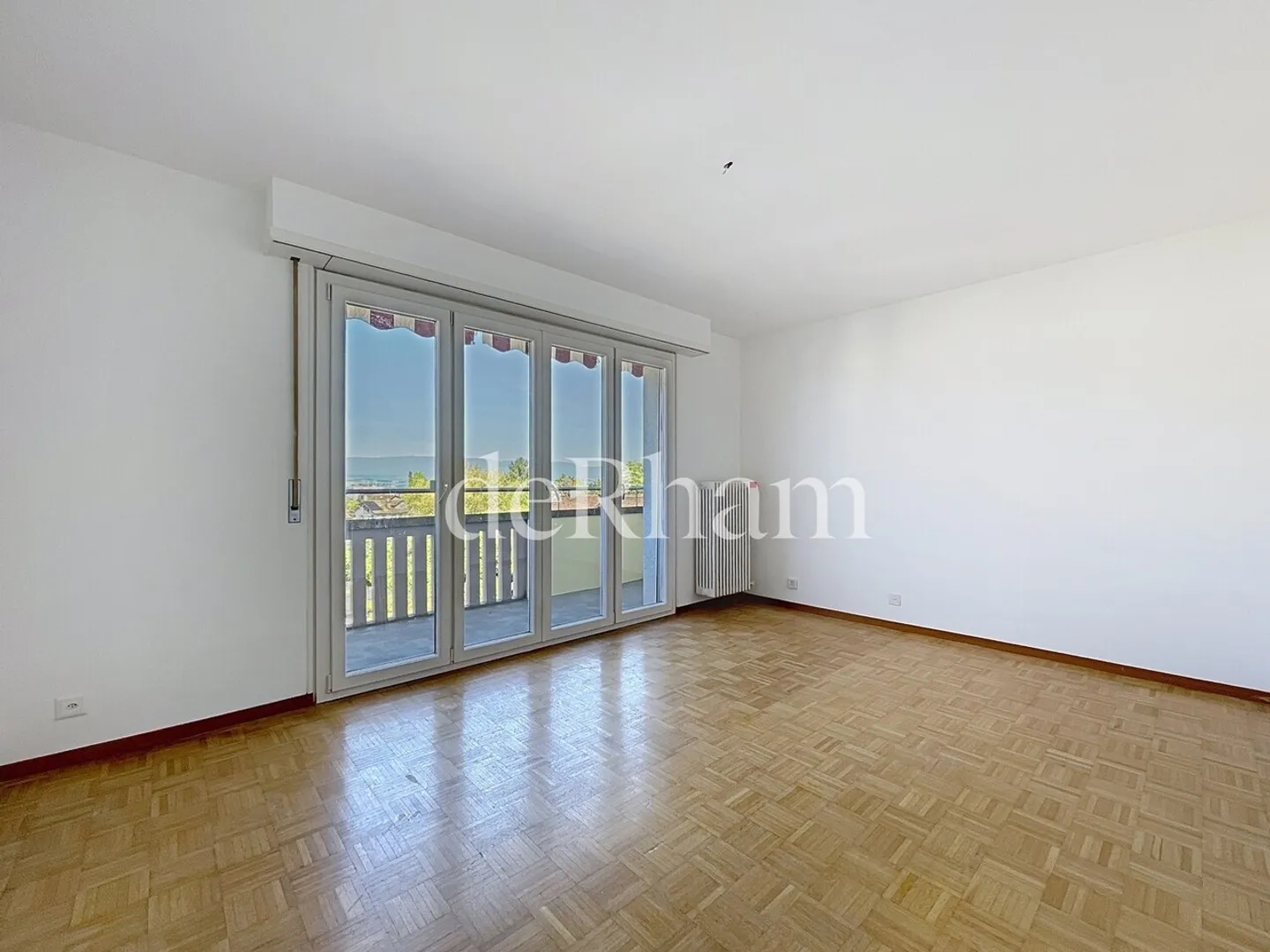 Charmante, renovierte 3.5-Zimmer-Wohnung mit schöner freier Aussicht! - Foto 3 von 7