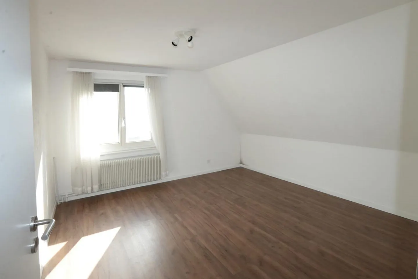 Affascinante casa unifamiliare indipendente con carattere e potenziale - Foto 19 di 29