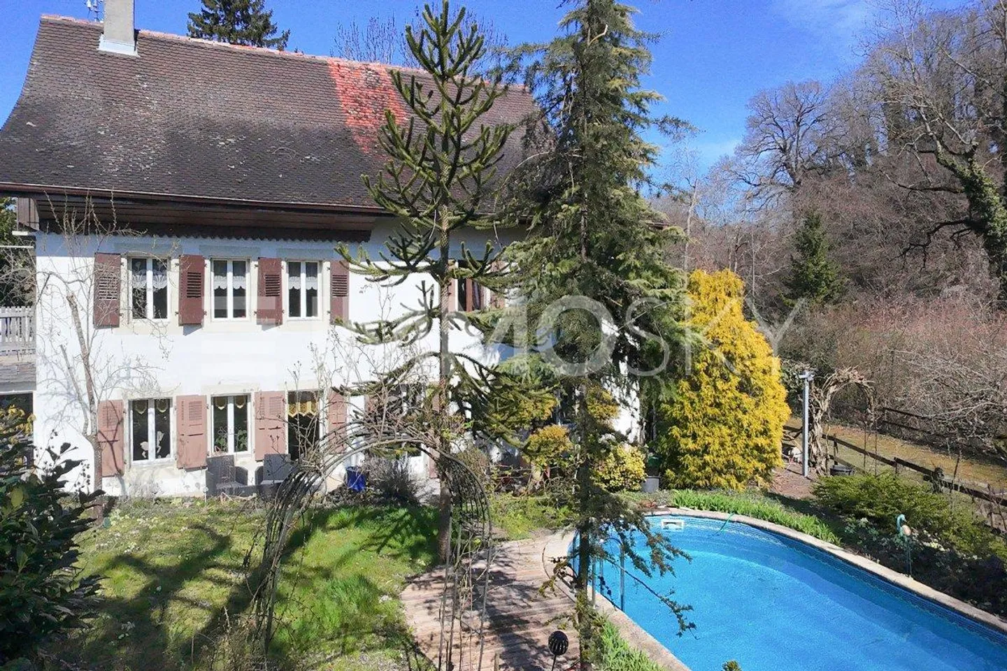 Approximately 300 m² of living space on 1,981 m² of land with swimming pool - Photo 1 of 5