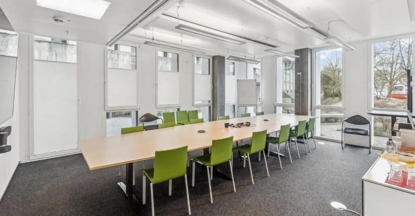 Espace de bureau au rez-de-chaussée dans un immeuble commercial représentatif - Photo 9 sur 9