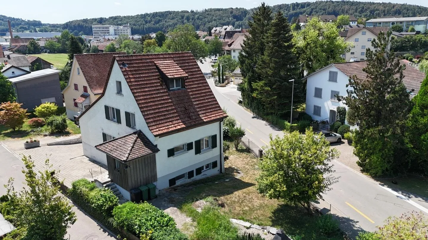 Affascinante casa unifamiliare indipendente con carattere e potenziale - Foto 25 di 29