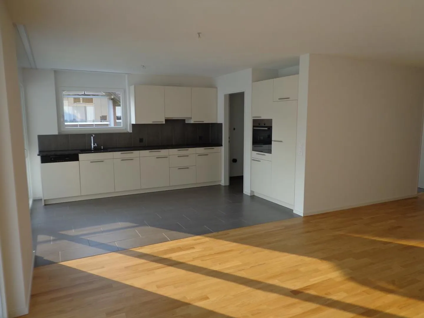 Moderne 4.5 Zimmerwohnung - Foto 2 von 4