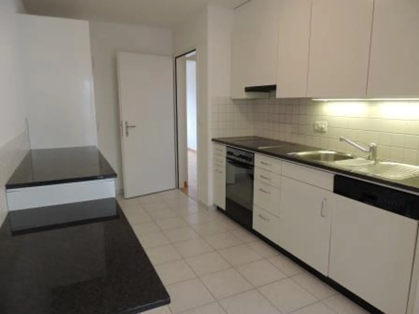 Vivere nel cuore di Pfäffikon senza deposito! - Foto 3 di 7