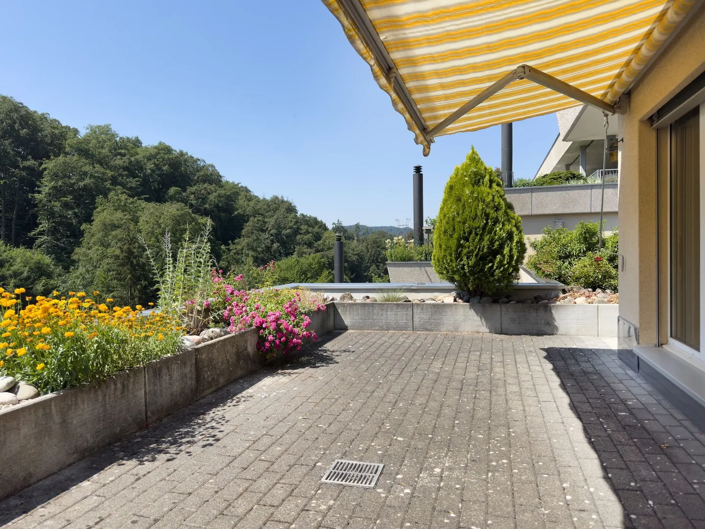 Vivre spacieux et confortable sur un seul niveau dans un emplacement ensoleillé et avec vue dégagée à Utzigen - Photo 13 sur 26
