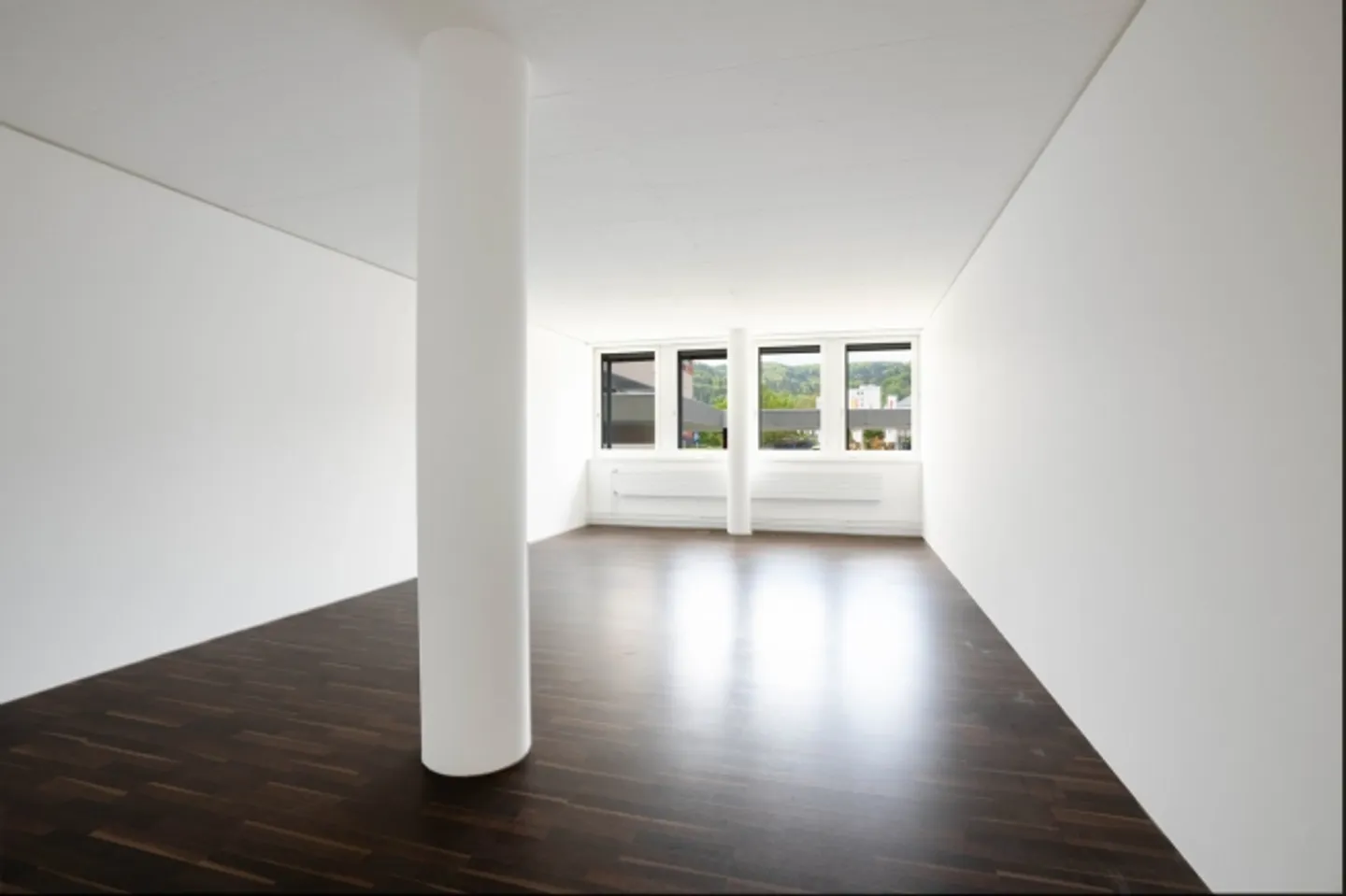 Office in the middle of Spreitenbach in a well-maintained property in an excellent location - Photo 5 of 5