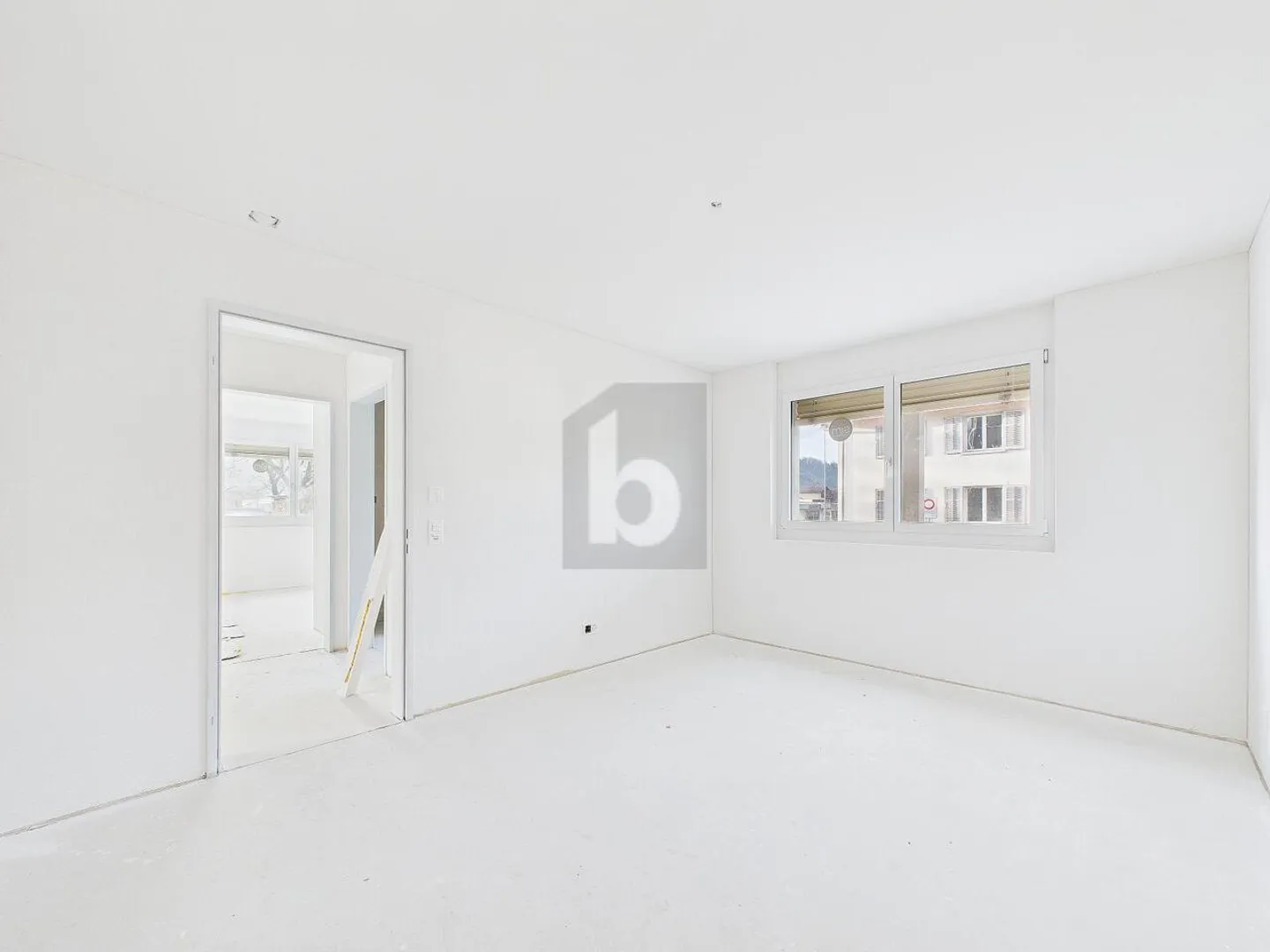 LUMINOSO E MODERNO IN UNA POSIZIONE CENTRALE - Foto 3 di 6