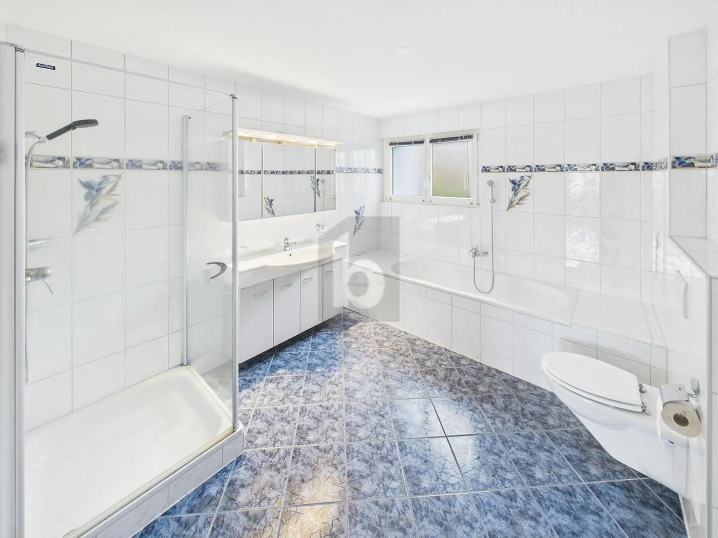 SPACIOUS AND WELL-MAINTAINED WITH WONDERFUL VIEW - Photo 3 of 6