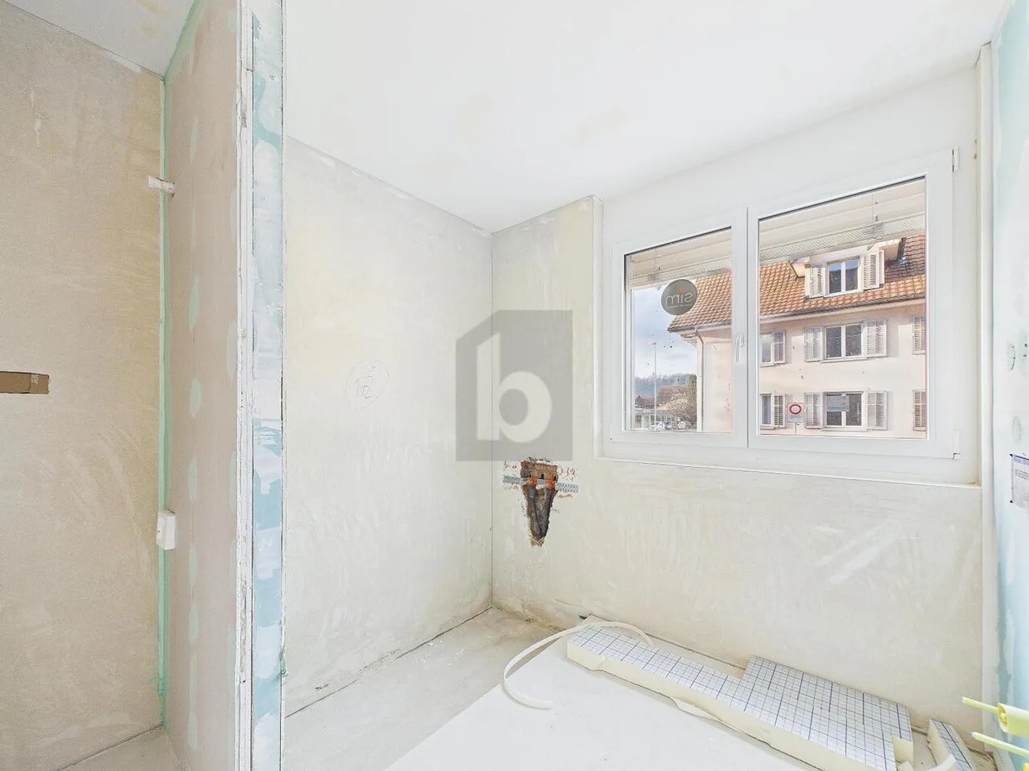 LUMINOSO E MODERNO IN UNA POSIZIONE CENTRALE - Foto 5 di 6