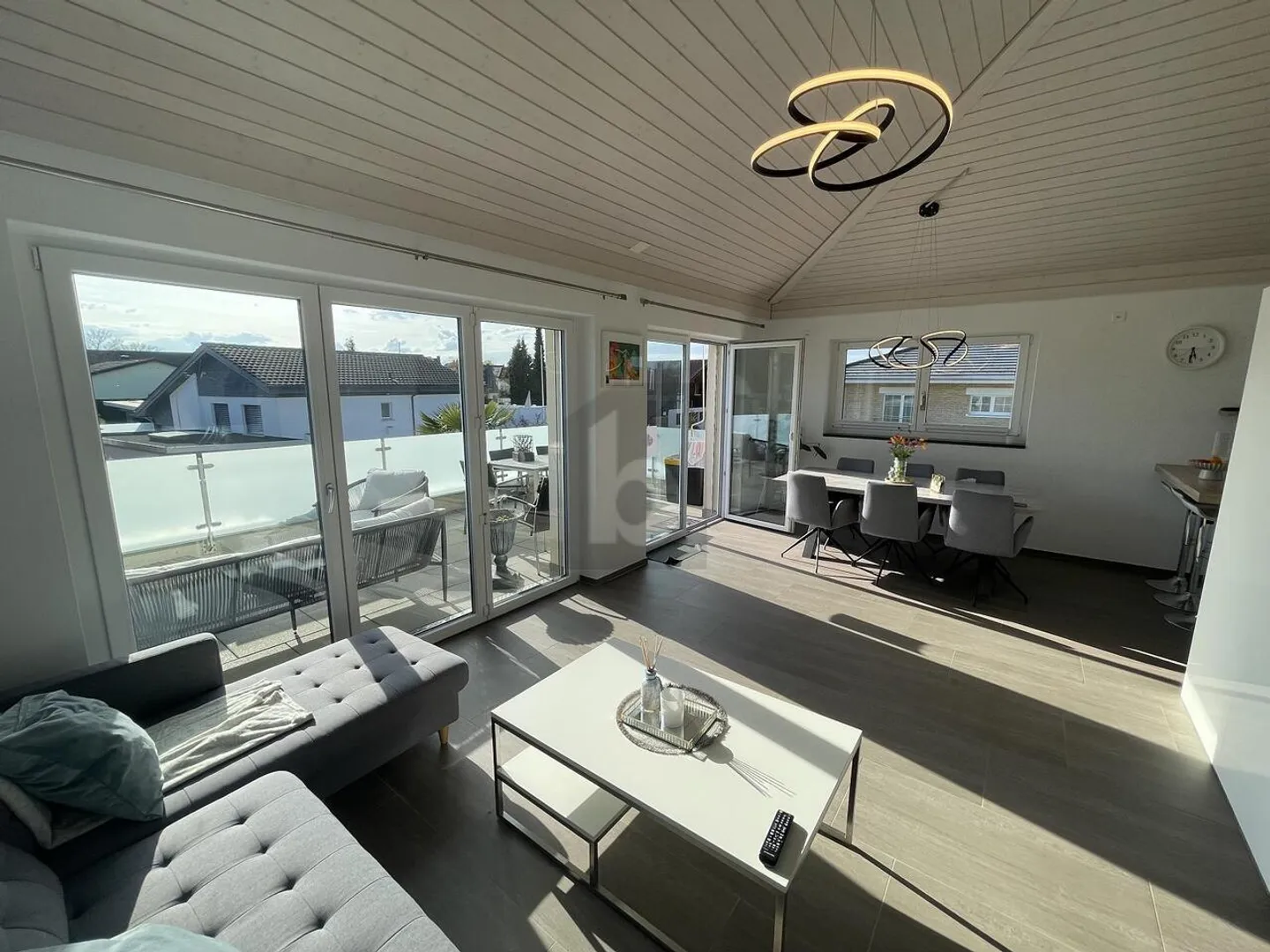 Luxuriöse Terrassenwohnung - Foto 2 von 6