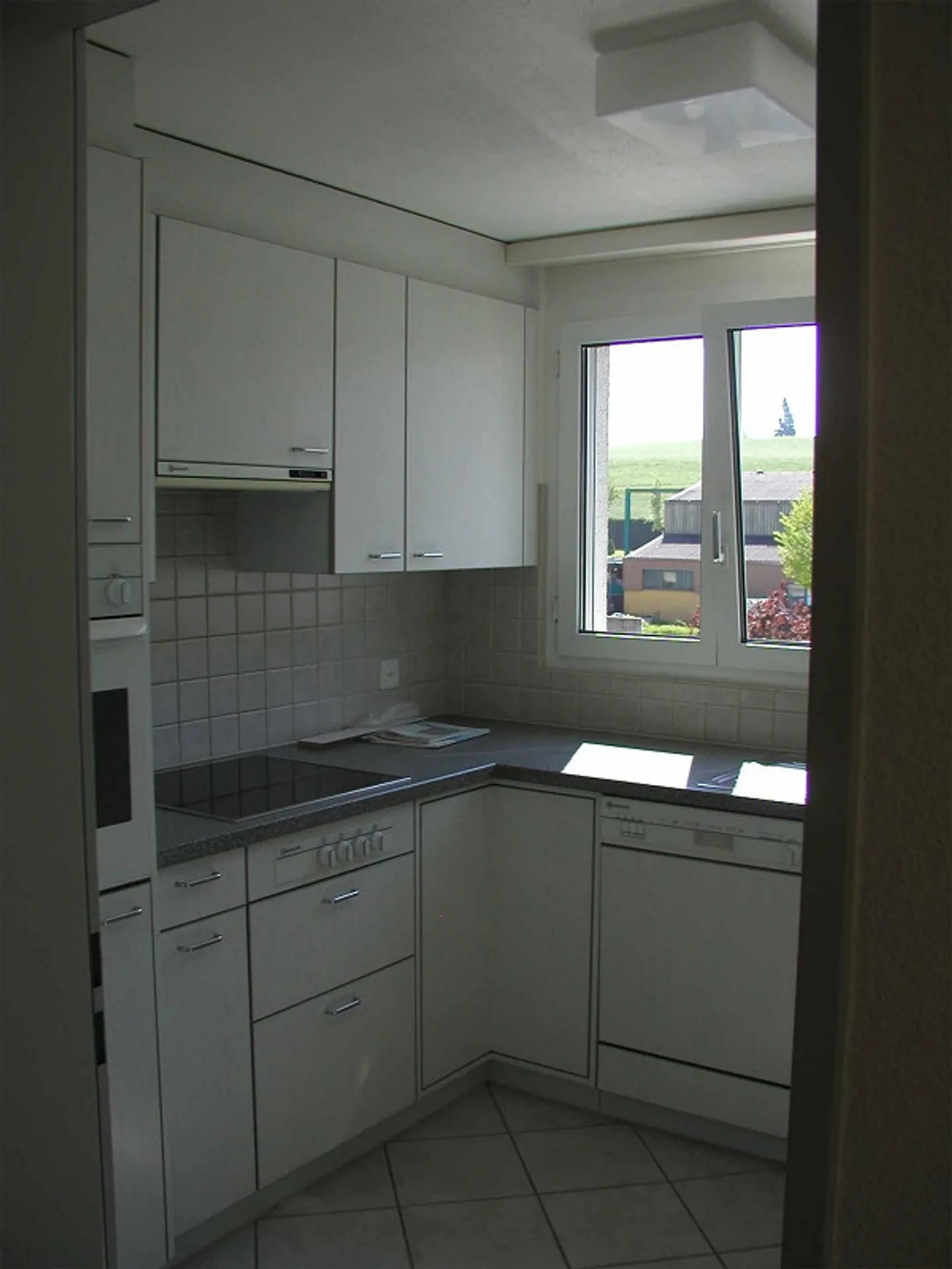 Appartement ensoleillé de 4,5 pièces au 1er étage avec vue dégagée sur la verdure - Photo 7 sur 15