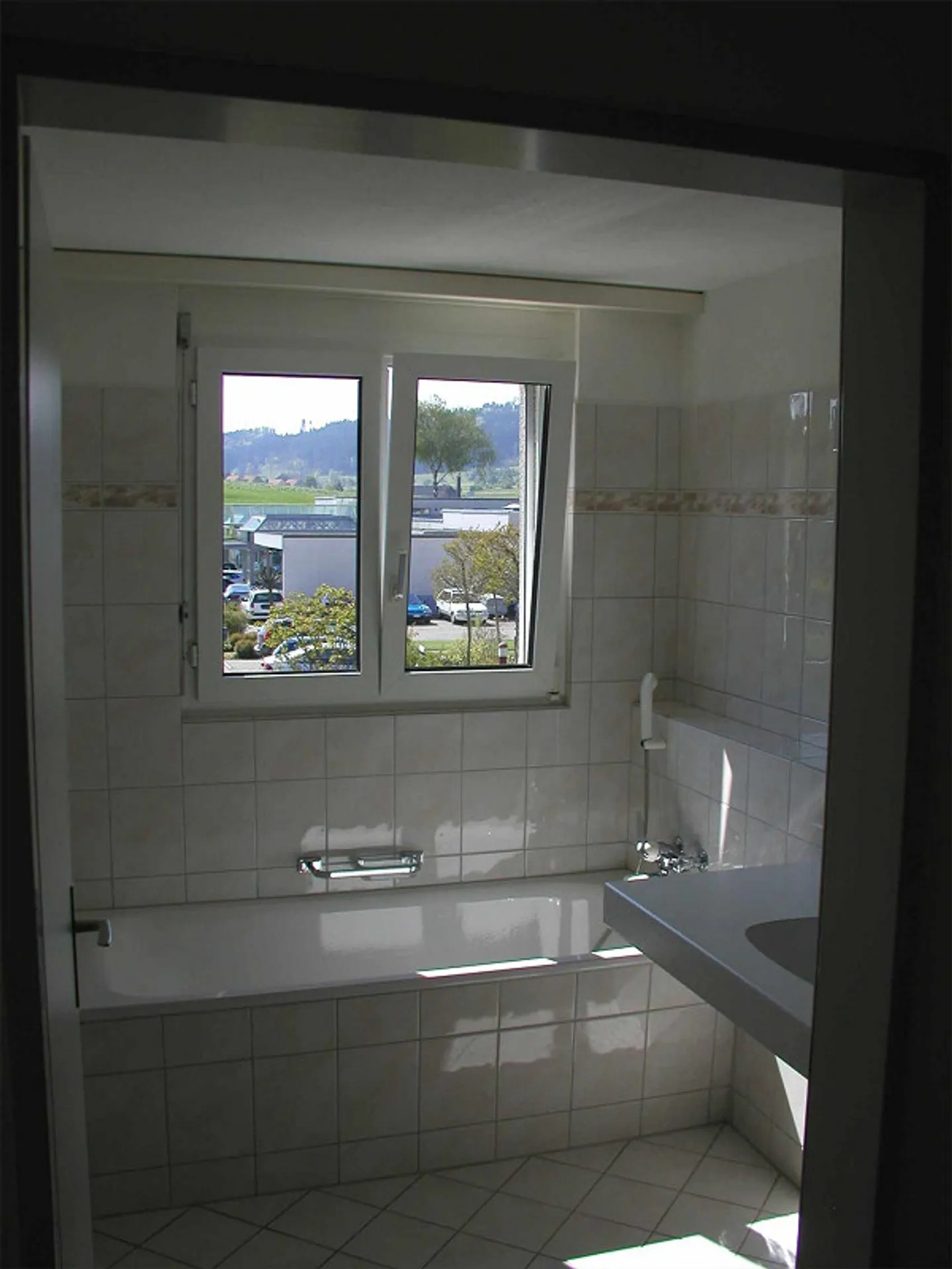 Appartement ensoleillé de 4,5 pièces au 1er étage avec vue dégagée sur la verdure - Photo 8 sur 15