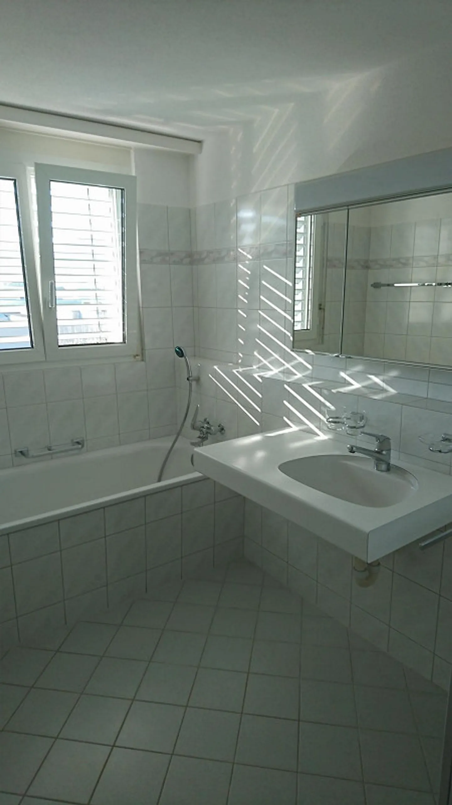 Appartement ensoleillé de 4,5 pièces au 1er étage avec vue dégagée sur la verdure - Photo 9 sur 15