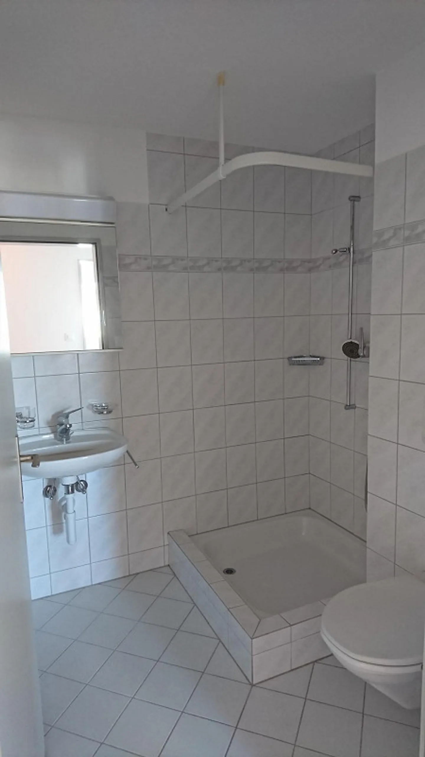 Appartement ensoleillé de 4,5 pièces au 1er étage avec vue dégagée sur la verdure - Photo 10 sur 15