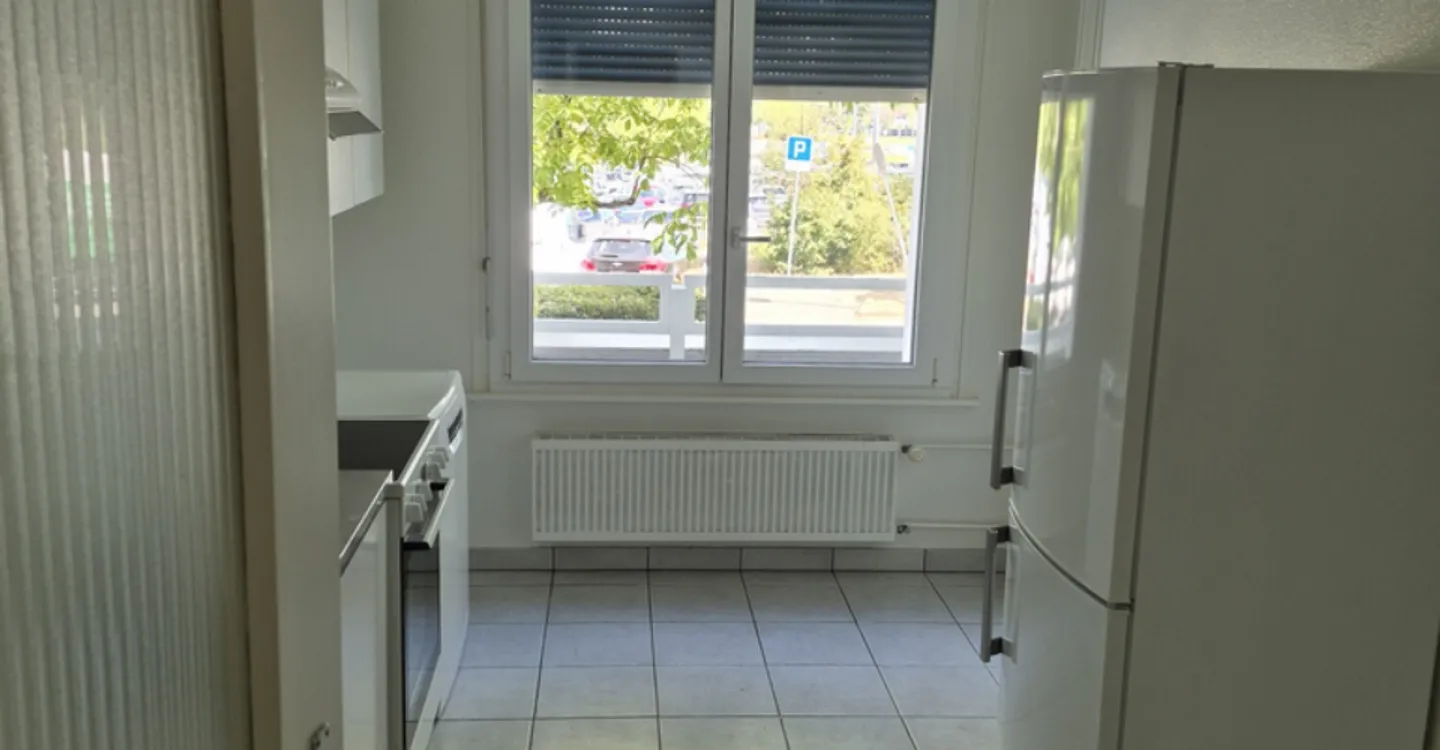 BERNEX - grande appartamento con balcone - Foto 2 di 11